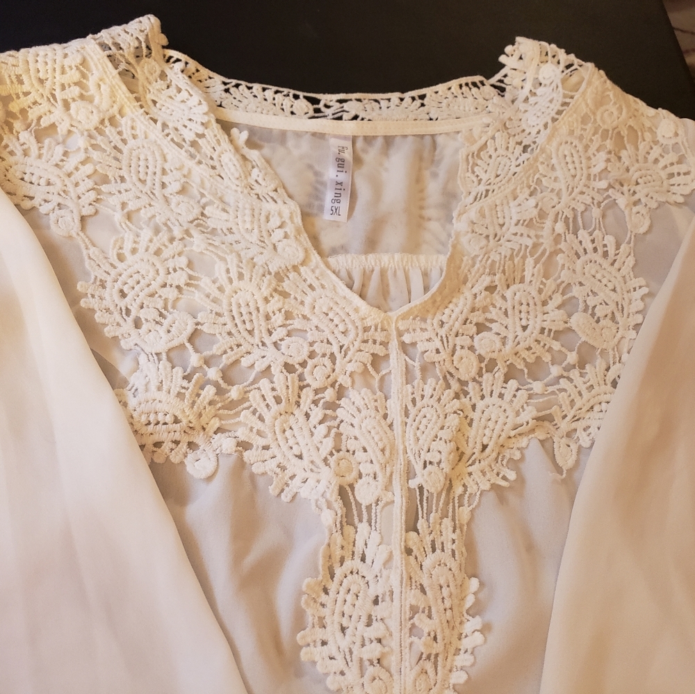 Beautiful BRAND NEW Lace Blouse